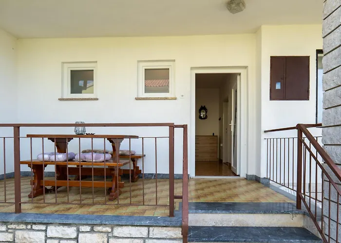 Irena\'S Place A2
