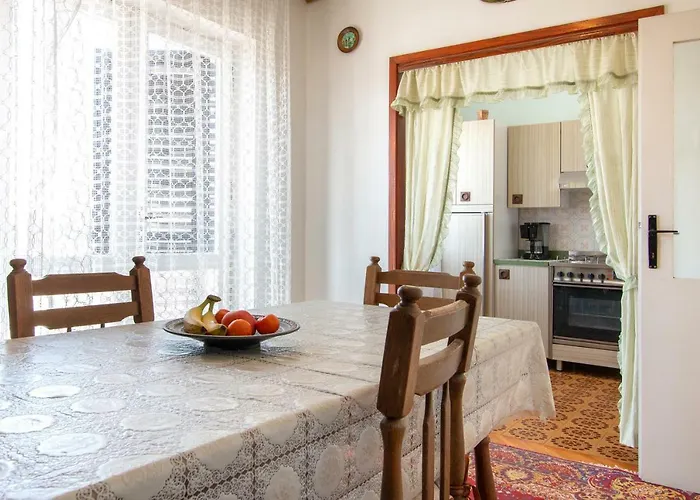 Irena\'S Place A2